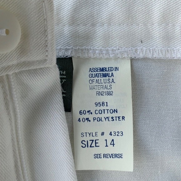 LADIES WHITE SHORTS CABINET CREEK SIZE 14 - Picture 5 of 6